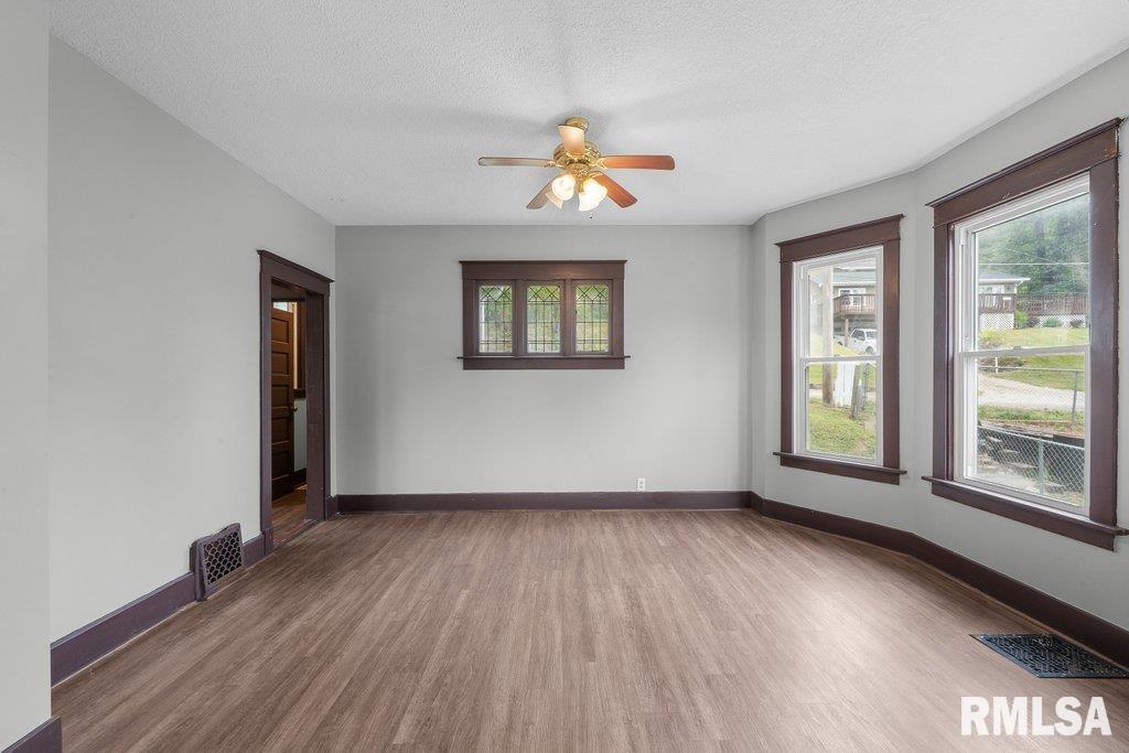 3216 Indian Road Davenport, IA 52802 - Photo 10 of 24 Gallery Image 10