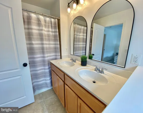 $425,000 | 4505 Potomac Highlands Circle, Triangle, VA 22172