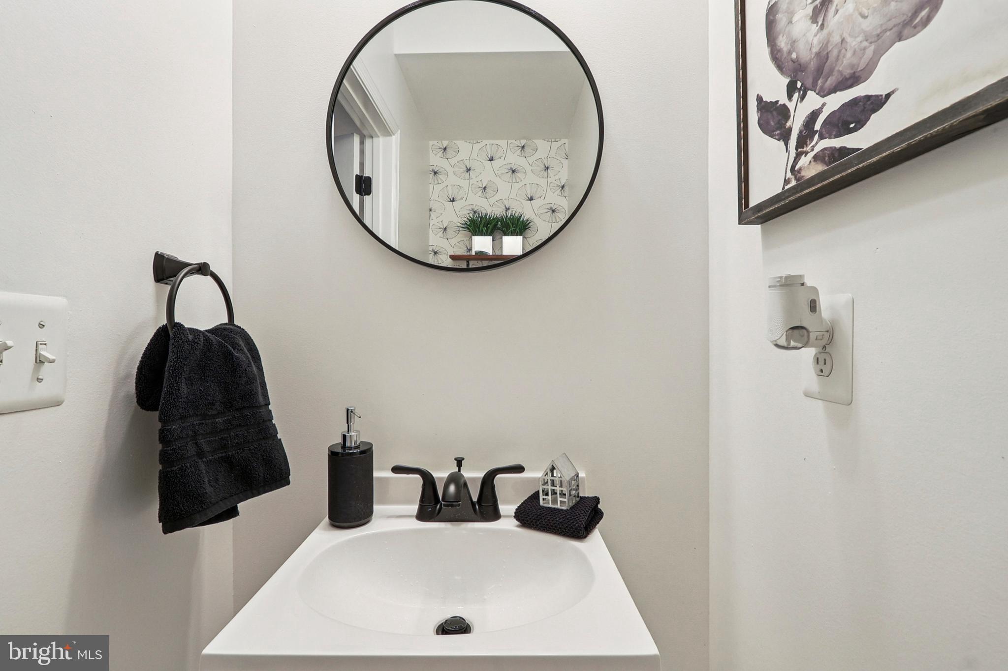 4505 Potomac Highlands Circle Triangle, VA 22172 - Photo 32 of 65 a bathroom with a sink and a mirror