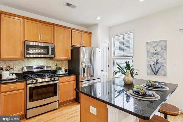 $425,000 | 4505 Potomac Highlands Circle, Triangle, VA 22172