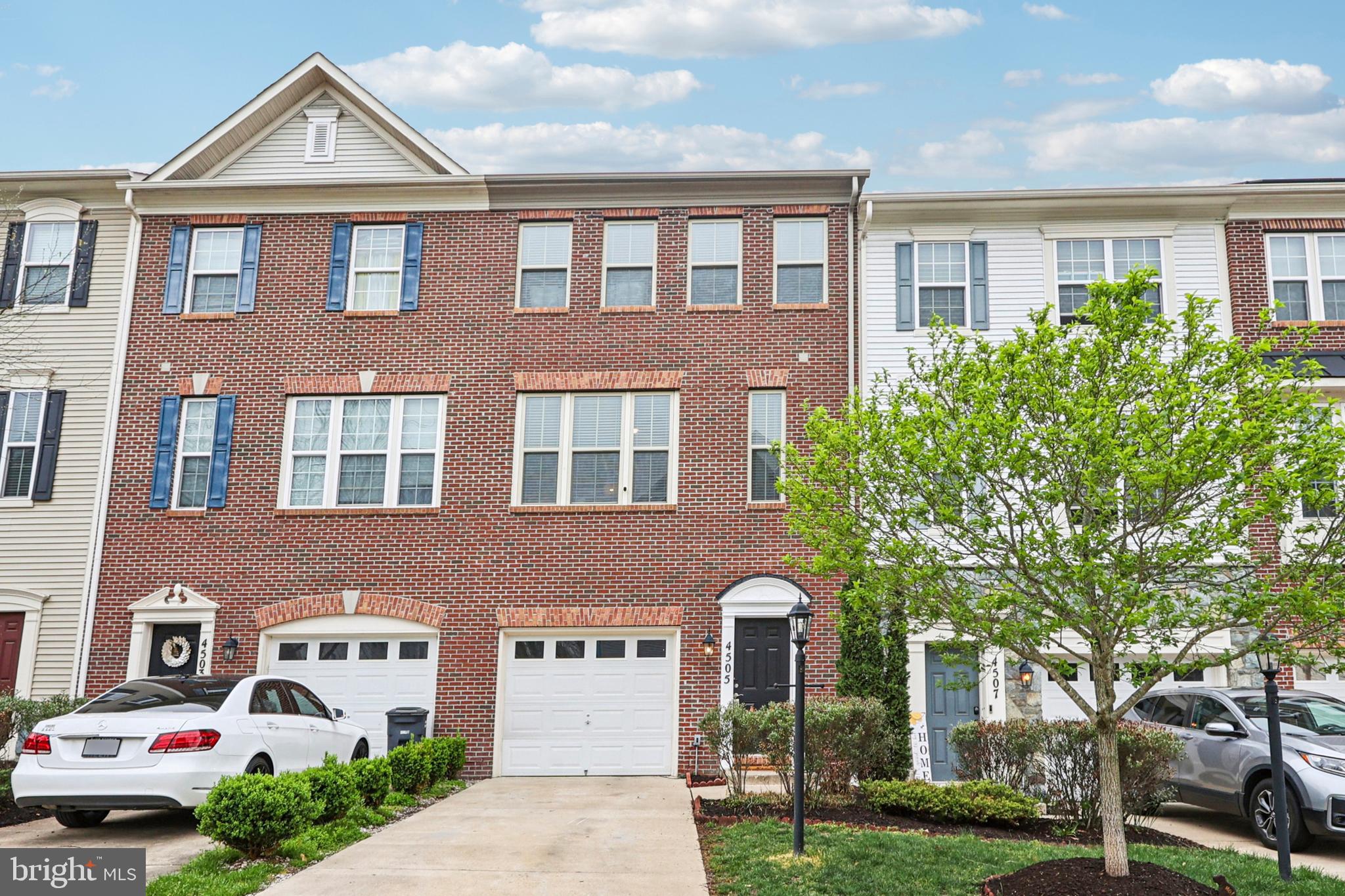 4505 Potomac Highlands Circle Triangle, VA 22172 - Photo 63 of 65 a front view of a building with garden