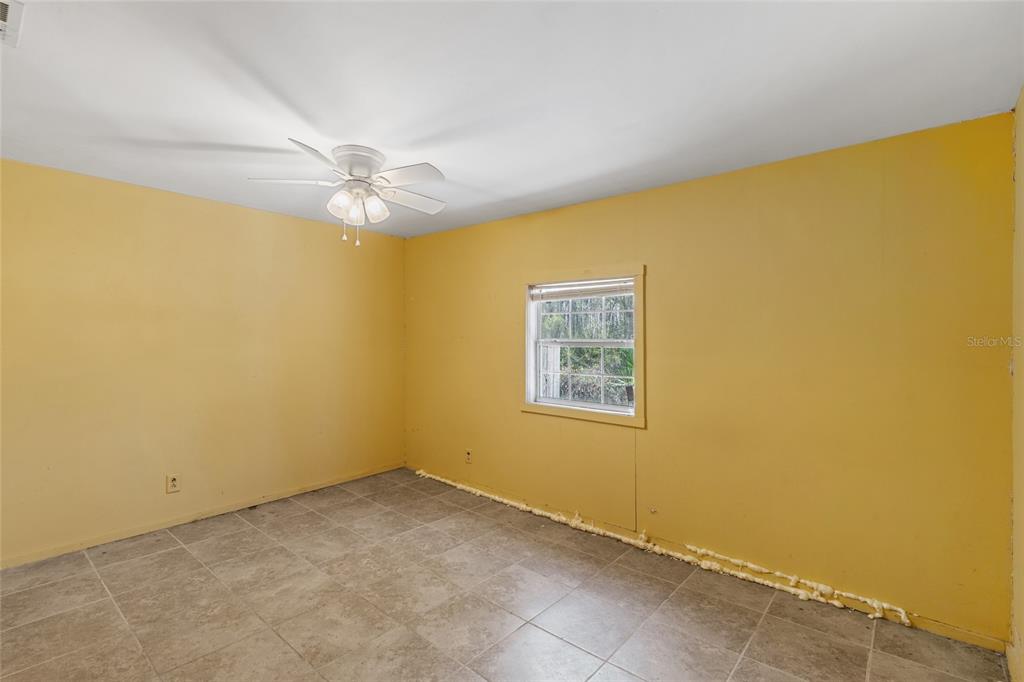 1317 Northeast Drew Road Lake City, FL 32055 - Photo 16 of 32 an empty room with a ceiling fan and a window