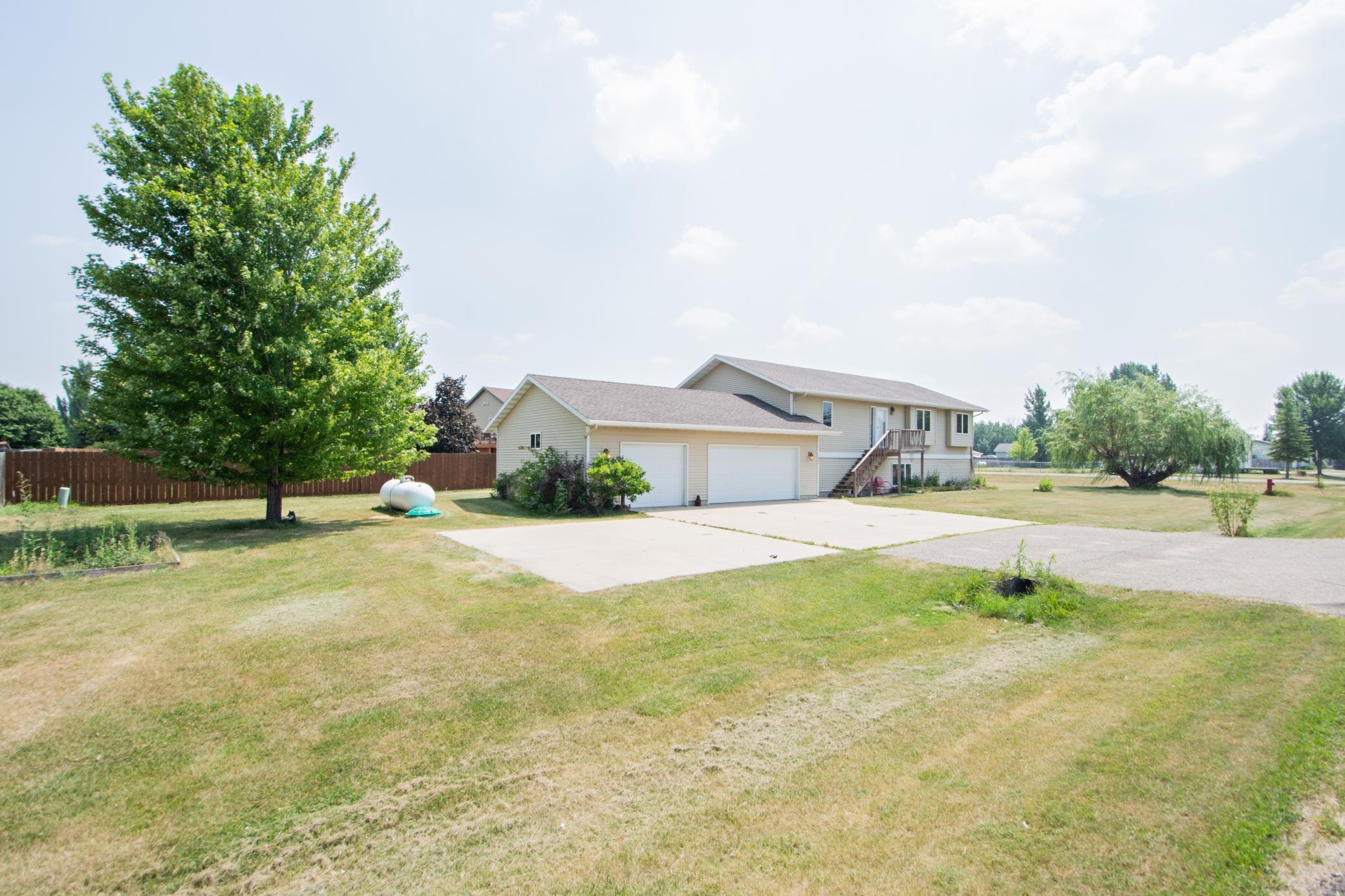 421 Lind Boulevard Harwood, ND 58042 - Photo 3 of 47 Gallery Image 3