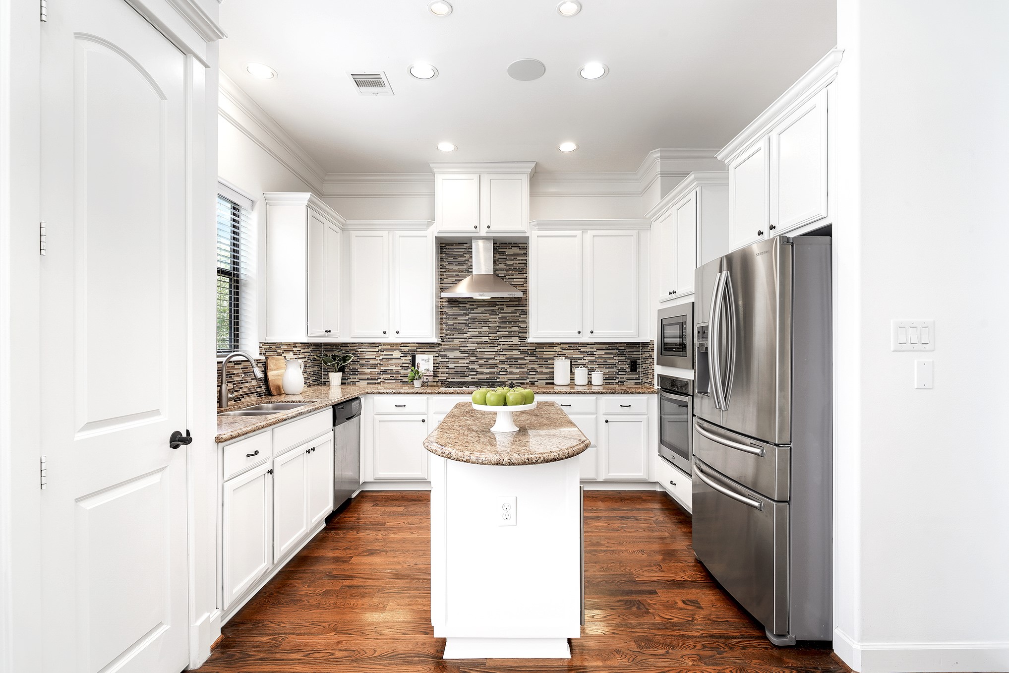 612 West 27th Street Houston, TX 77008 - Photo 14 of 33 a kitchen with stainless steel appliances granite countertop a refrigerator and a sink