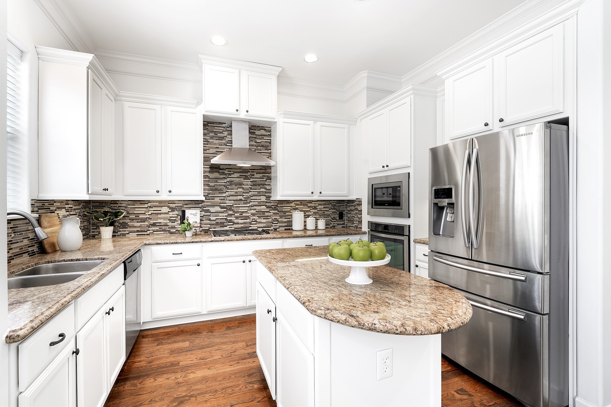 612 West 27th Street Houston, TX 77008 - Photo 15 of 33 a kitchen with stainless steel appliances granite countertop a sink stove and refrigerator