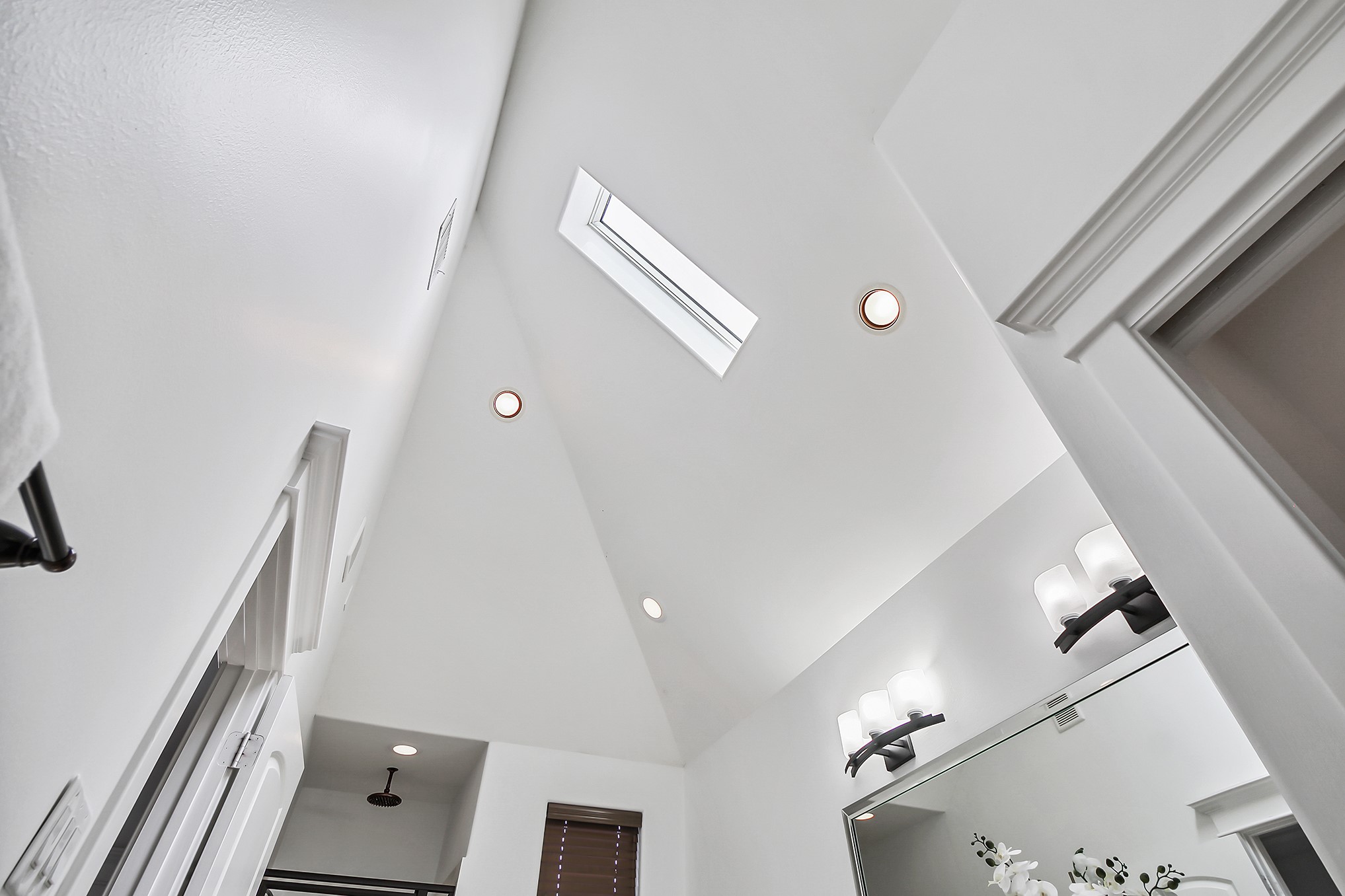 612 West 27th Street Houston, TX 77008 - Photo 25 of 33 a view of an entryway