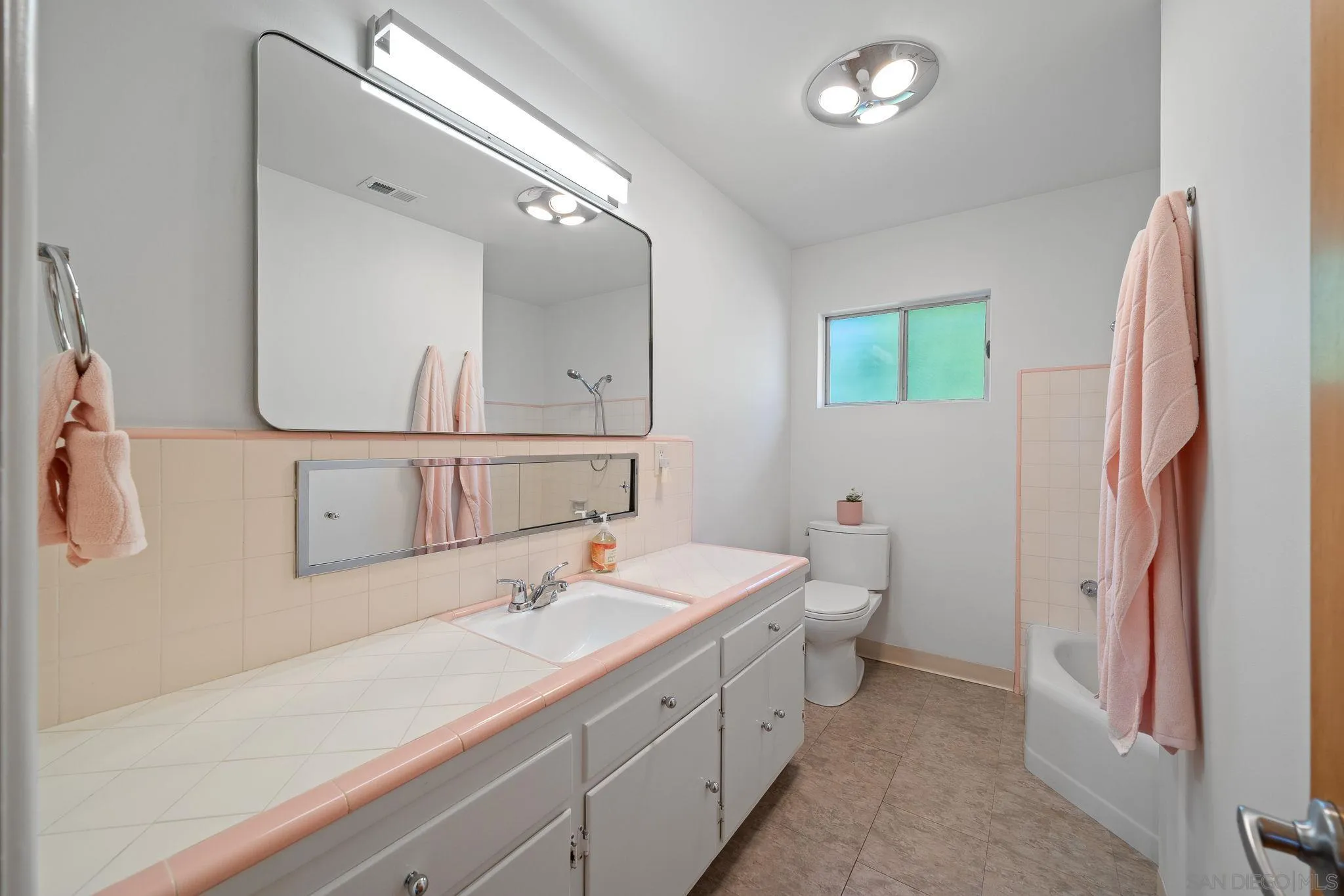 3958 Kenwood Drive Spring Valley, CA 91977 - Photo 16 of 24 Primary Bath/Spa