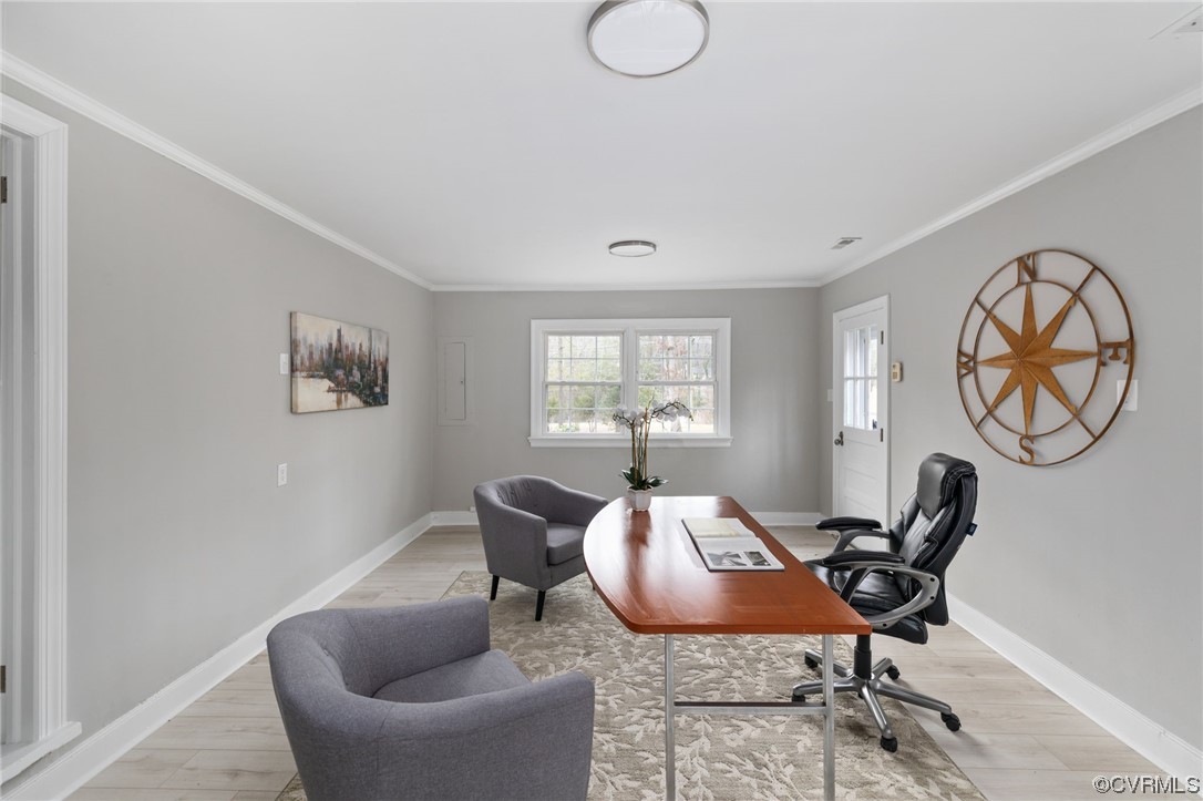 1818 Bloomfield Road Richmond, VA 23225 - Photo 25 of 45 a living room with furniture a table and a window
