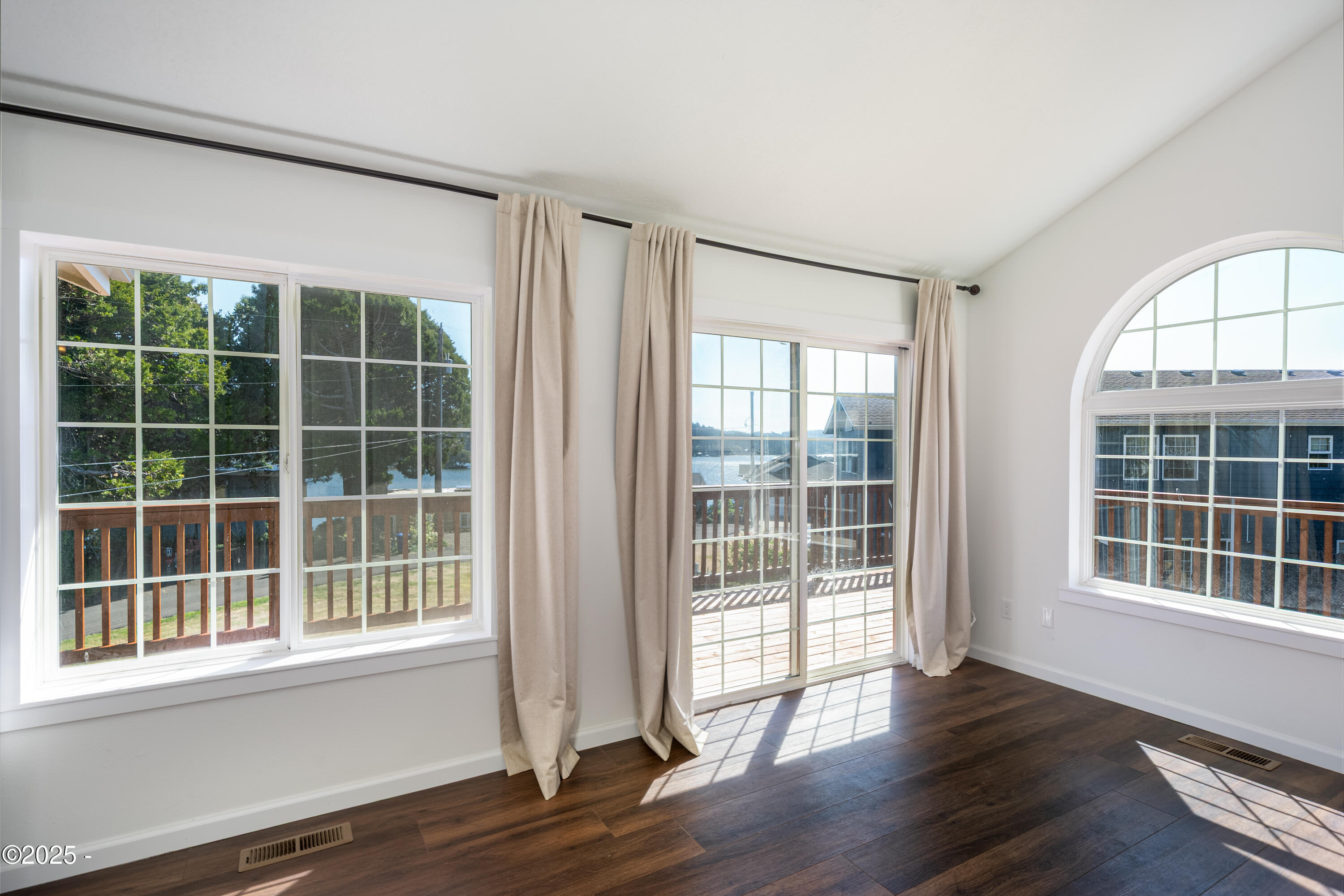 3318 Northeast 34th Loop Neotsu, OR 97364 - Photo 23 of 51 3318 NE 34TH (INTERIOR) (16)