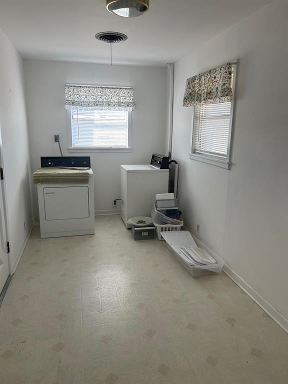 910 South Varella Street Mexia, TX 76667 - Photo 5 of 14 a workspace with furniture and windows