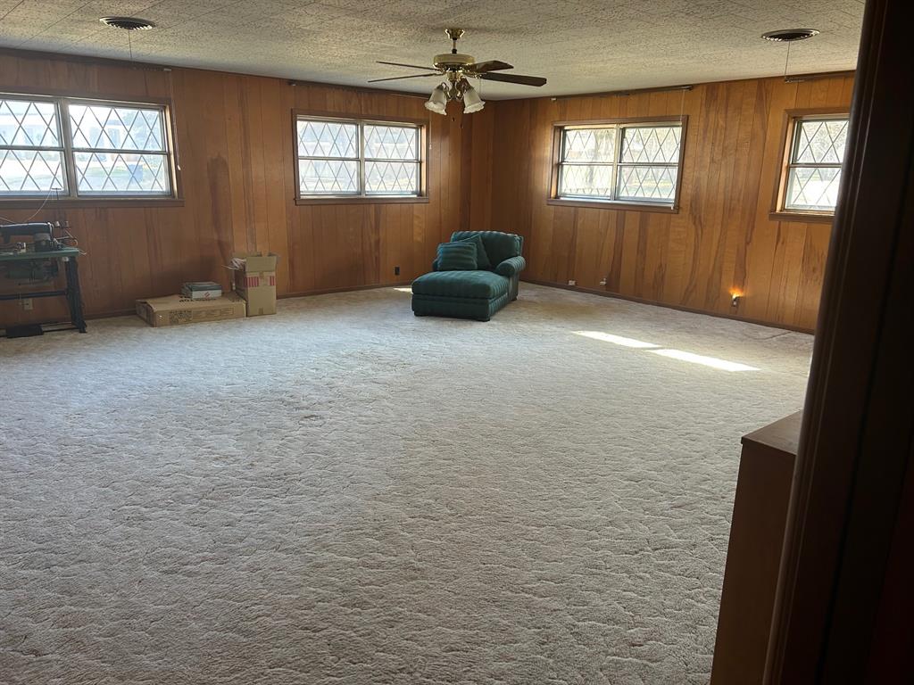 910 South Varella Street Mexia, TX 76667 - Photo 10 of 14 a workspace with windows