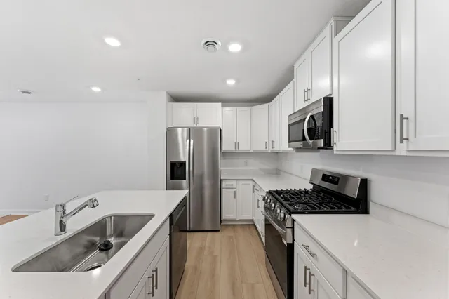 $362,310 | 5229 Long Pointe Pass, Woodbury, MN 55129