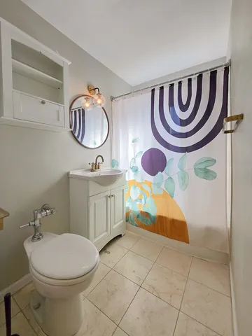 $1,800 | 2909 North Sheridan Road, Unit 1810, Chicago, IL 60657