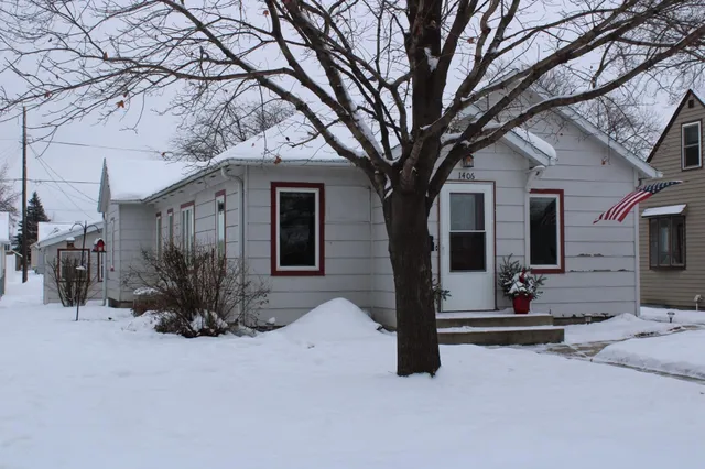 $269,900 | 1406 Marsh Street, Mankato, MN 56001