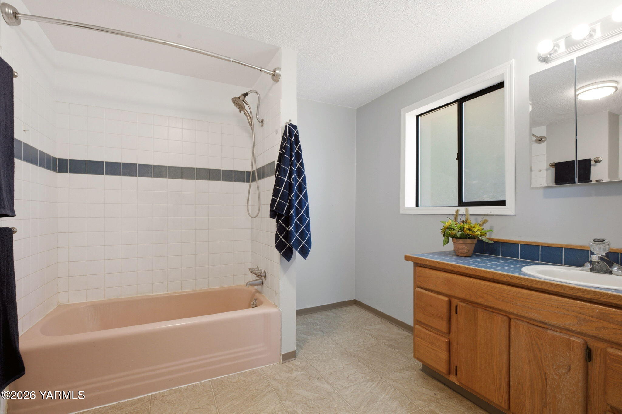 15791 Rutherford Road Yakima, WA 98903 - Photo 23 of 31 Primary Bathroom