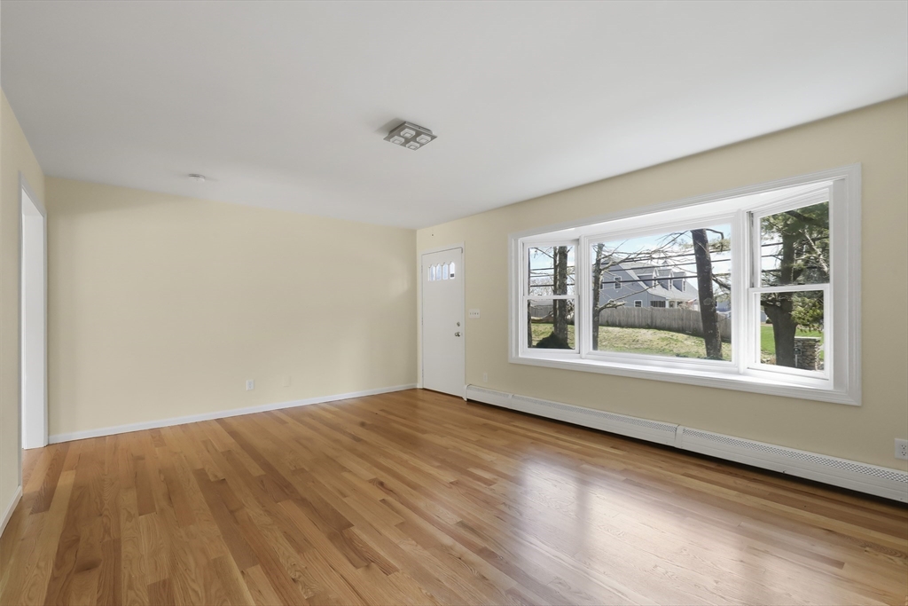 49 Onset Avenue Wareham, MA 02532 - Photo 4 of 39