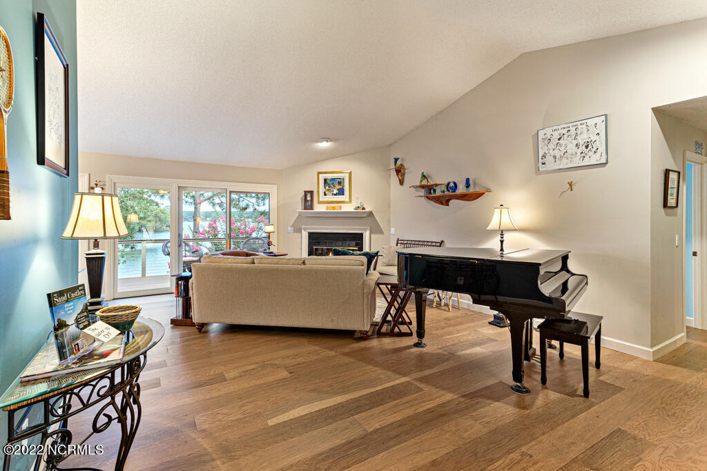 4 Lake Pinehurst Villas Road Pinehurst, NC 28374 - Photo 7 of 56 Living room with vaulted ceiling