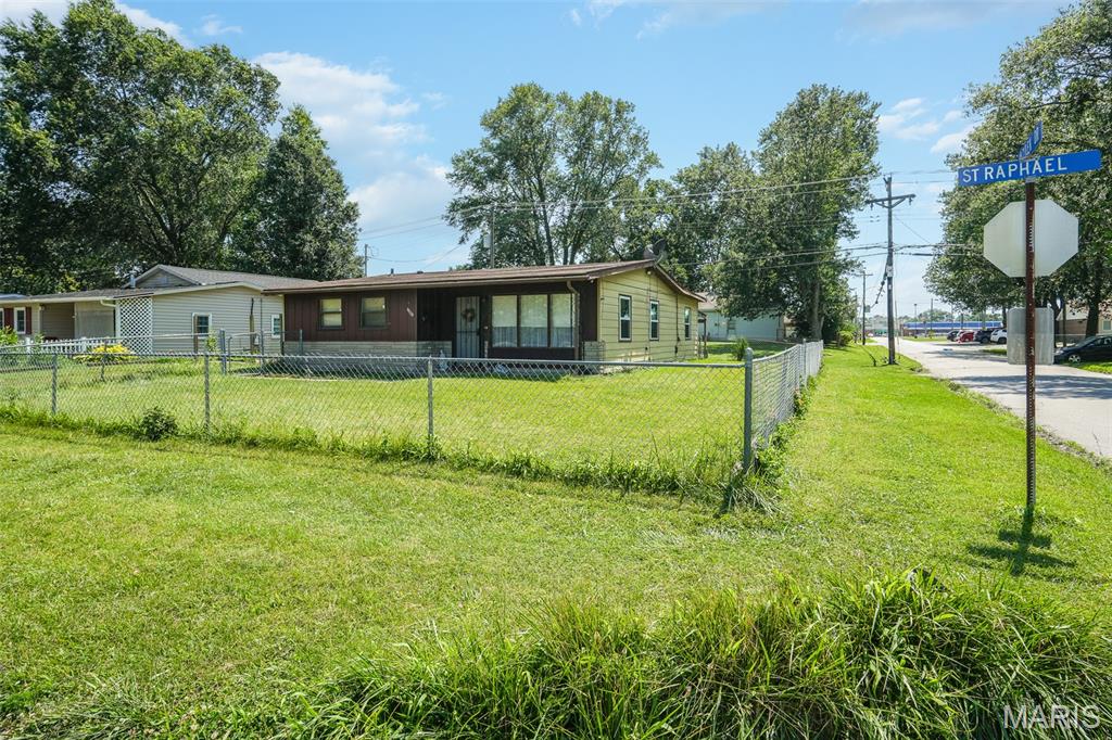 1302 St Raphael Drive East St. Louis, IL 62206 - Photo 3 of 24