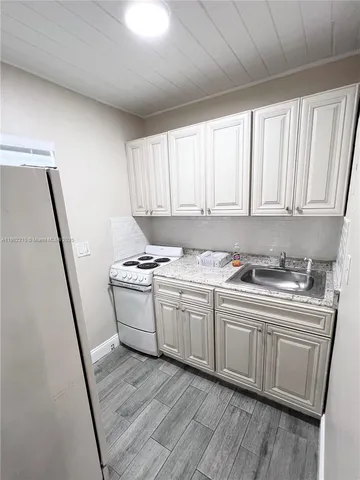 $1,700 | 408 Hibiscus Avenue, Unit 2, Pompano Beach, FL 33062