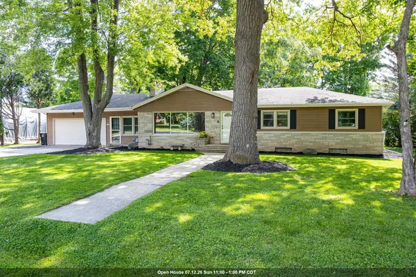 $379,900 | 2674 Woodcrest Drive, Neenah, WI 54956