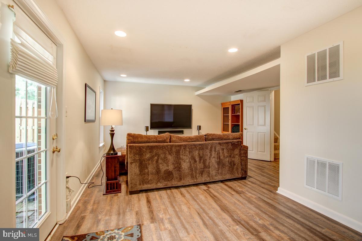 3856 Inverness Road Fairfax, VA 22033 - Photo 33 of 42 New Laminate 100% waterproof!