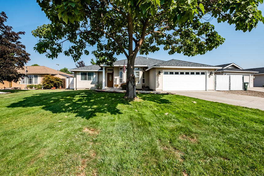 409 Montclair Way Eagle Point, OR 97524 - Photo 1 of 27 409 Montclair-1