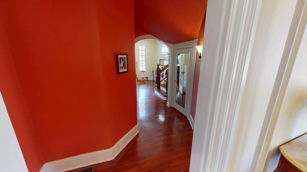 58 Market Street Onancock, VA 23417 - Photo 11 of 42 Hallway with arch