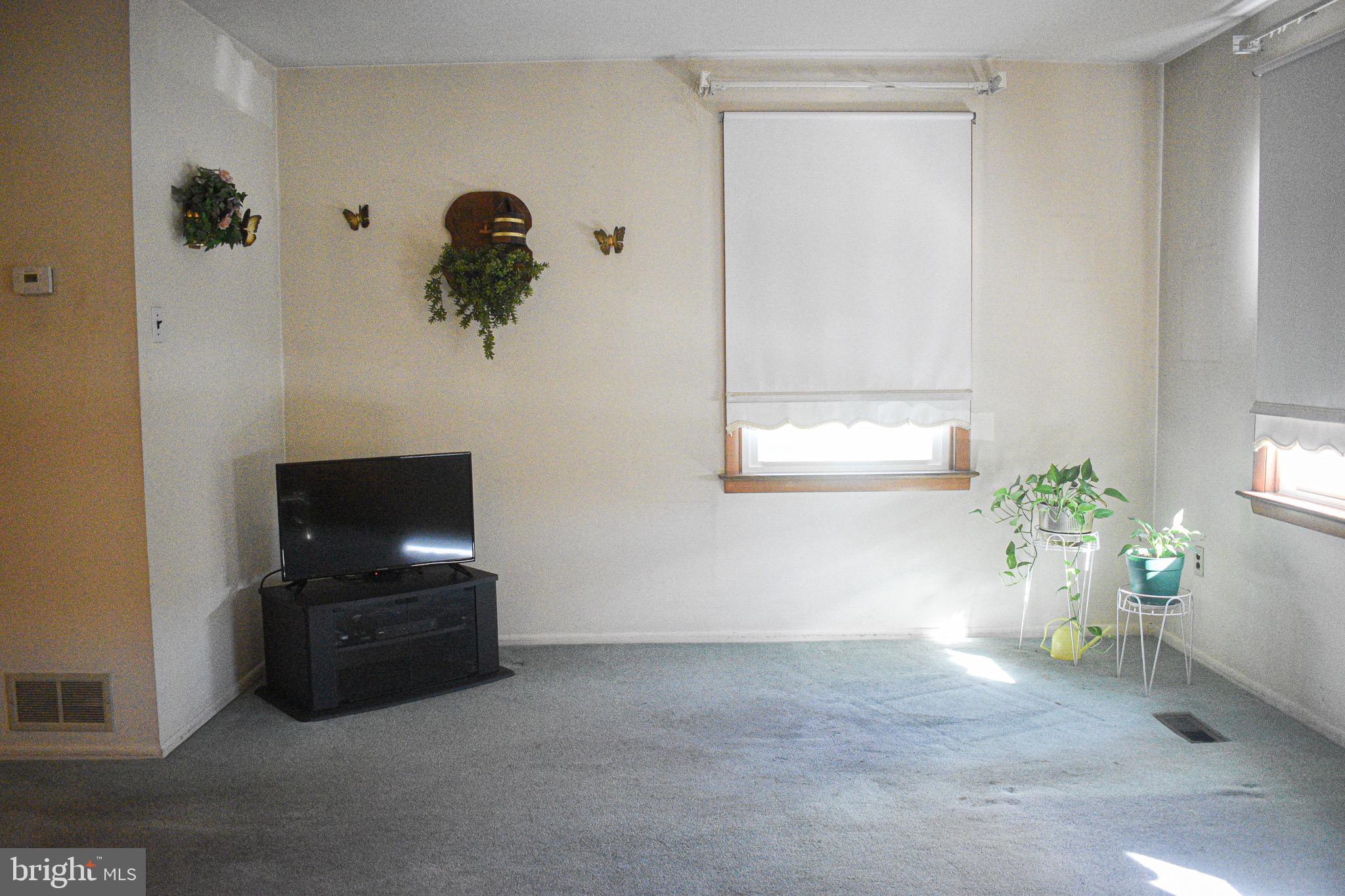 10864 Knights Road Philadelphia, PA 19154 - Photo 4 of 30