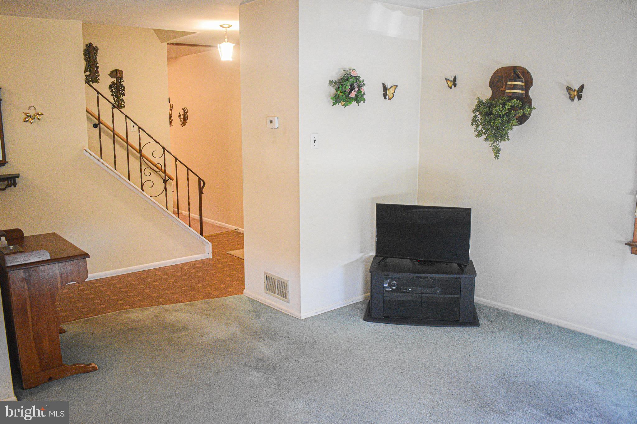 10864 Knights Road Philadelphia, PA 19154 - Photo 5 of 30