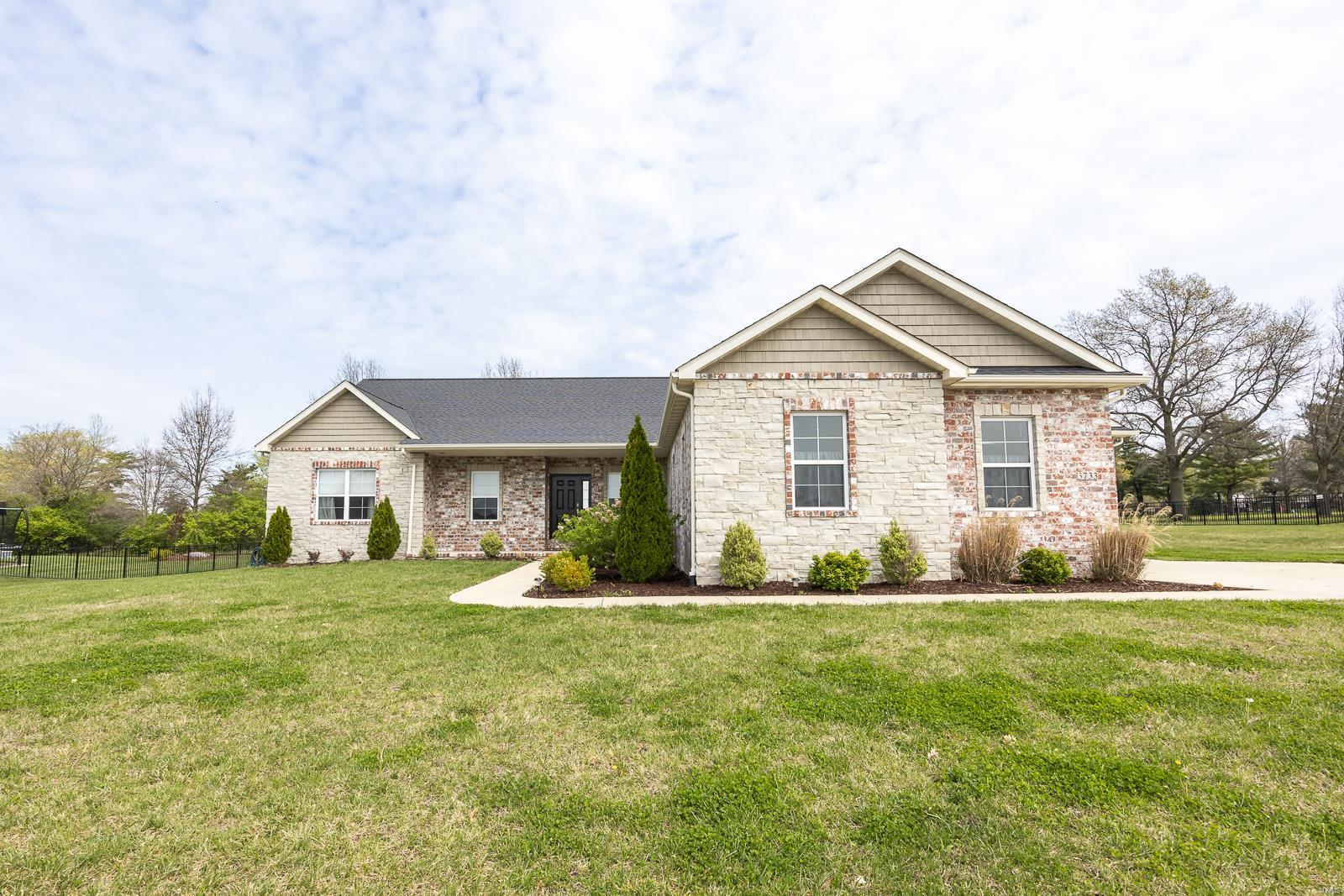 3733 Golfview Circle Shiloh, IL 62221 - Photo 2 of 57 Gallery Image 2