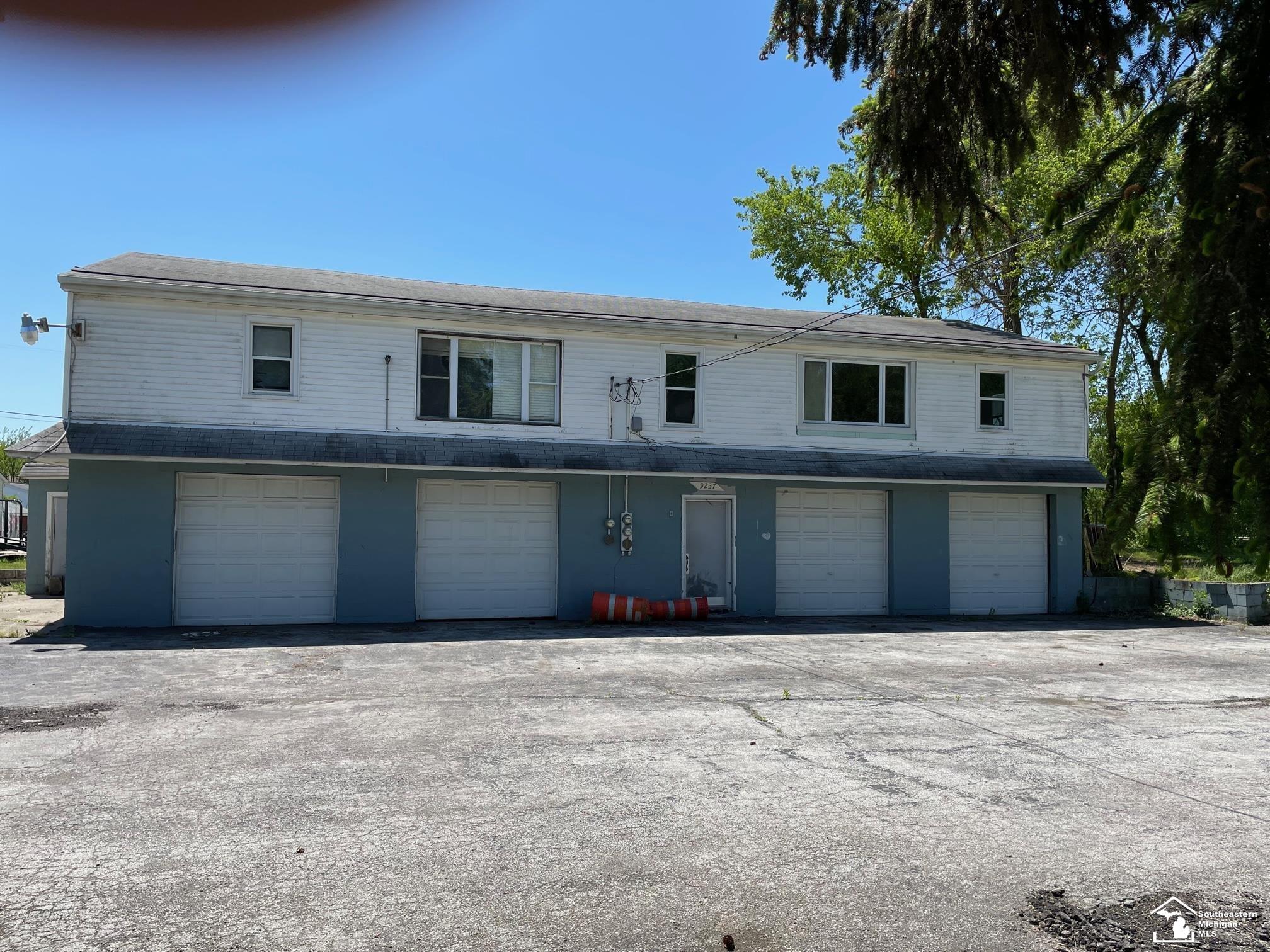9235 Douglas Road Temperance, MI 48182 - Photo 3 of 53 50111696-2.JPG