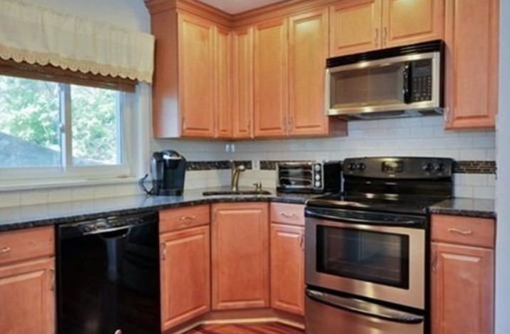 23 Jacqueline Road, Unit B Waltham, MA 02452 - Photo 2 of 12