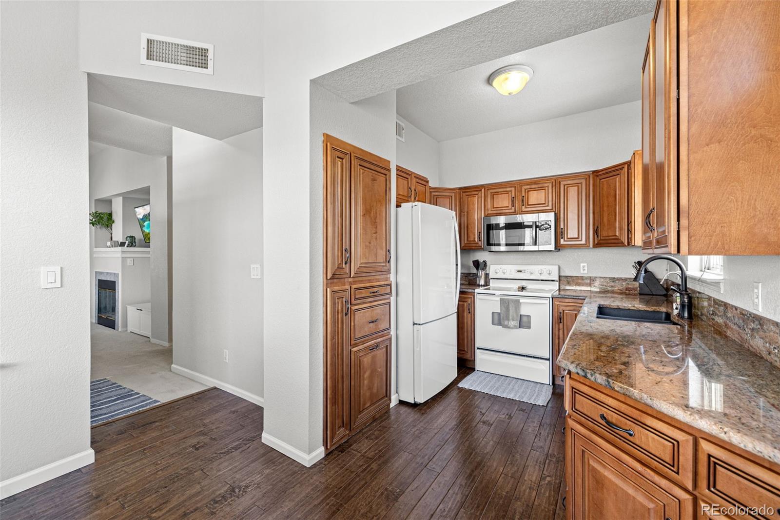 6472 Silver Mesa Drive, Unit D Highlands Ranch, CO 80130 - Photo 11 of 40