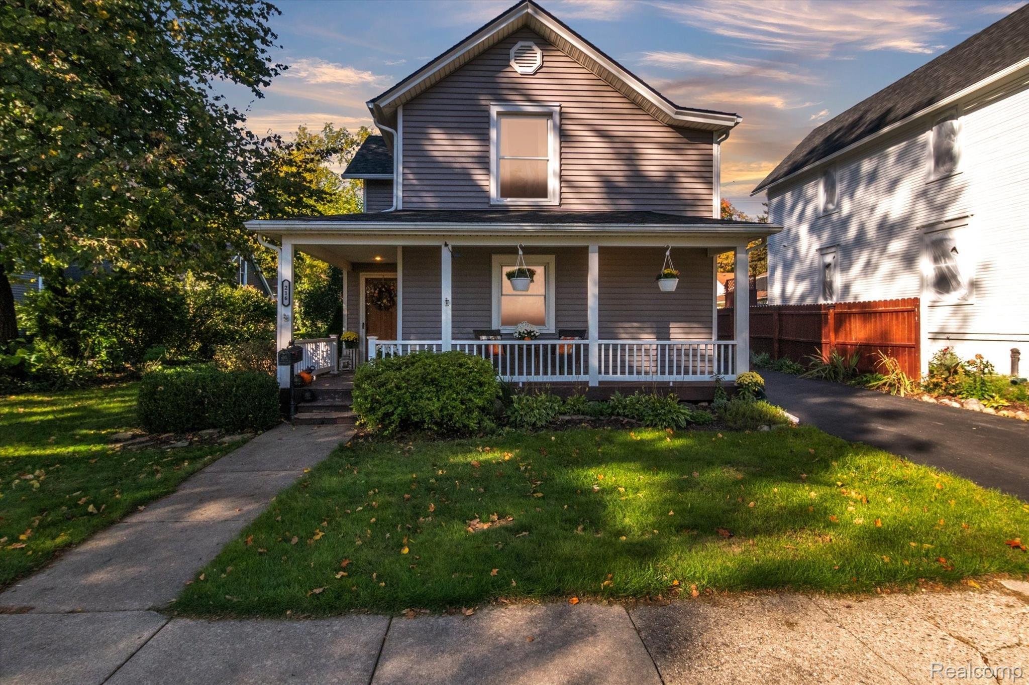 216 George Howell, MI 48843 - Photo 2 of 16 01-216-George-St-WindowStill-Real-Estate-Photography-1.jpg