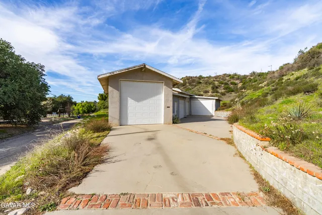 $1,995,000 | 28132 Oak Springs Canyon Road, Santa Clarita, CA 91387