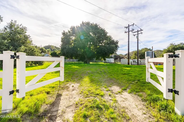 $1,995,000 | 28132 Oak Springs Canyon Road, Santa Clarita, CA 91387