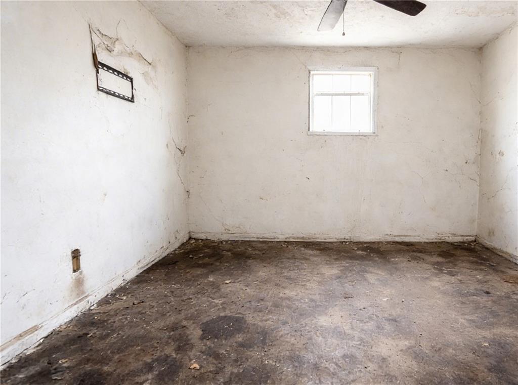 731 Bolton Road Northwest Atlanta, GA 30331 - Photo 14 of 20 a view of an empty room