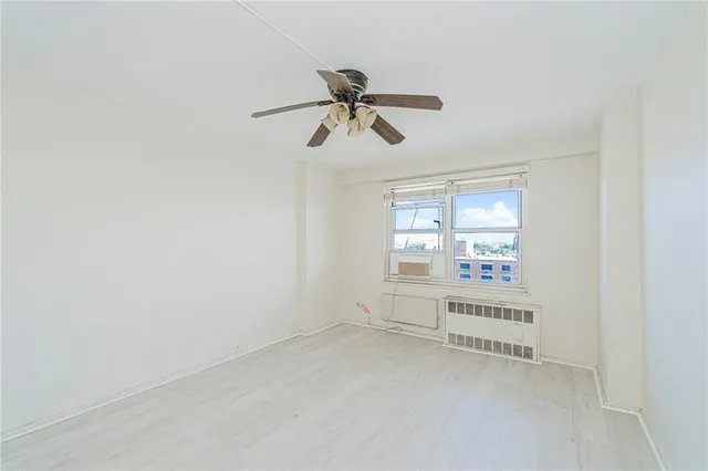 a view of empty room with ceiling fan