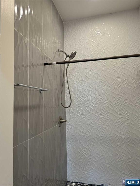 194 Washington Avenue, Unit 1 Rutherford, NJ 07070 - Photo 14 of 29 a bathroom with a shower