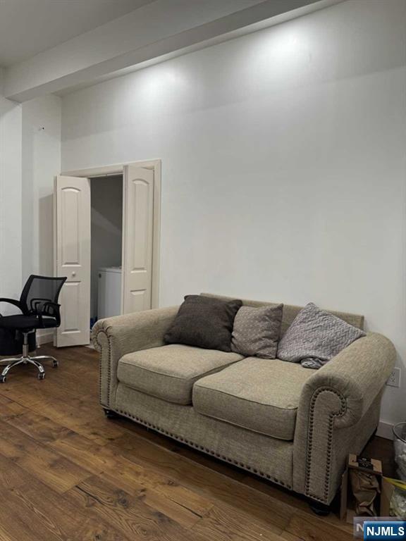 194 Washington Avenue, Unit 1 Rutherford, NJ 07070 - Photo 4 of 29 a living room with furniture and a wooden floor