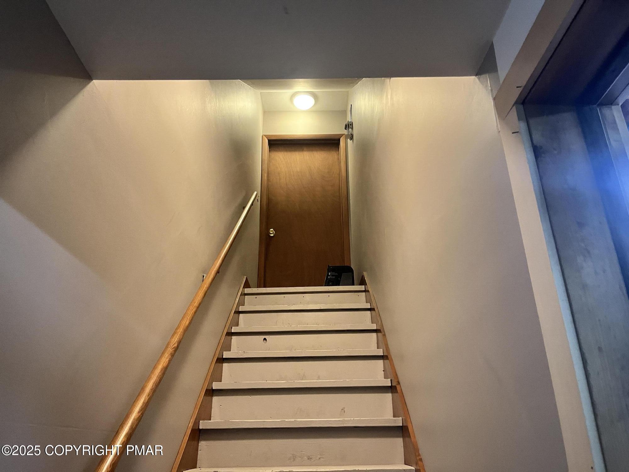 1970 Aberdeen Road Moscow, PA 18444 - Photo 38 of 45 a view of entryway