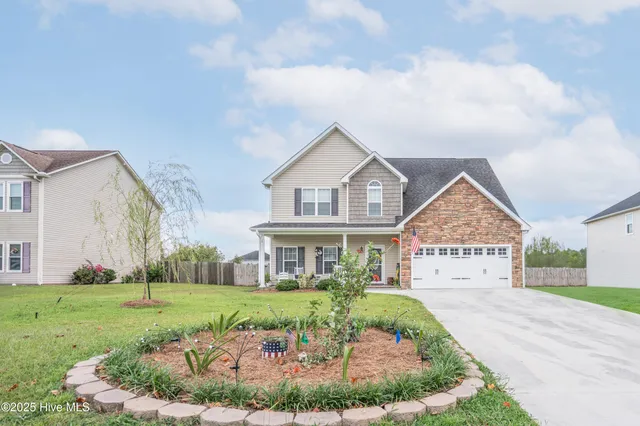 $330,000 | 107 Woods Run Circle, Richlands, NC 28574
