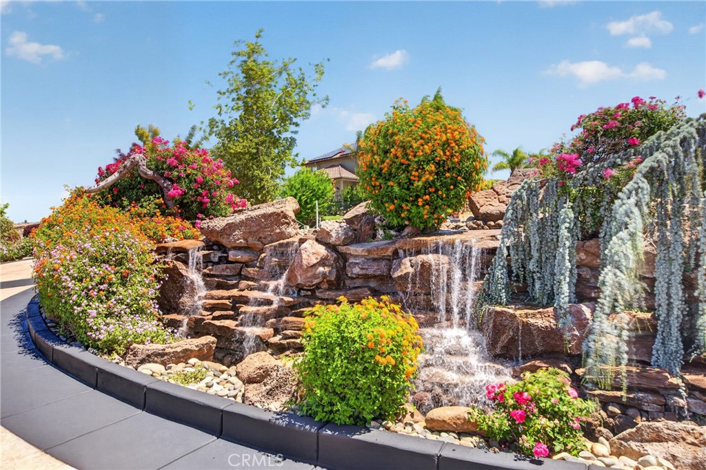 25 Horizon Point Court Chico, CA 95928 - Photo 7 of 63 Front driveway fountain