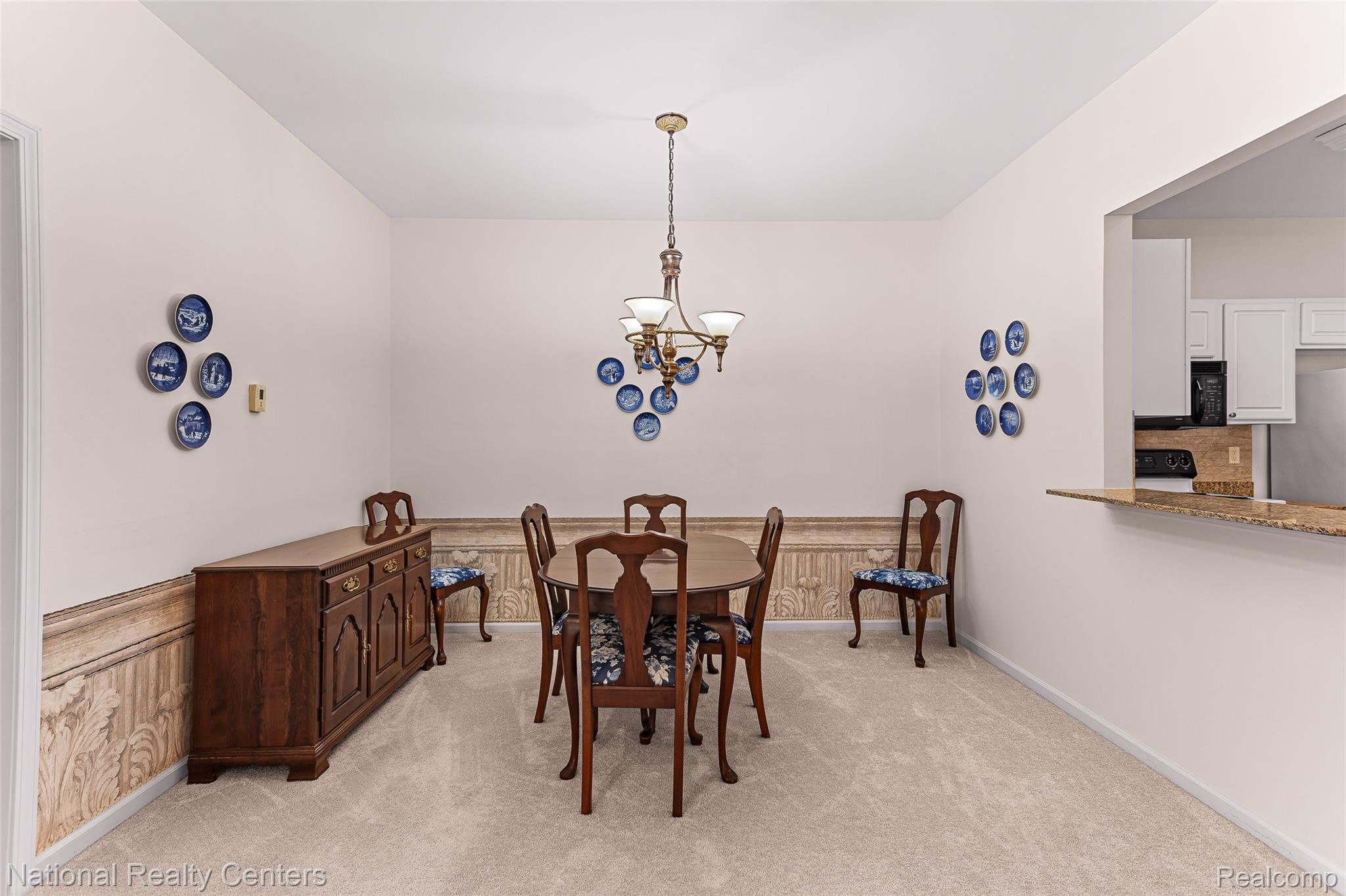 1637 Deepwood Circle Rochester, MI 48307 - Photo 10 of 34 IMG_4844.jpg