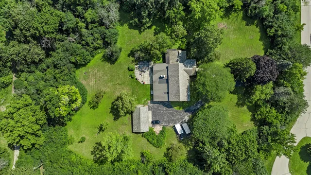 $849,900 | 2416 West Dean Court, River Hills, WI 53217