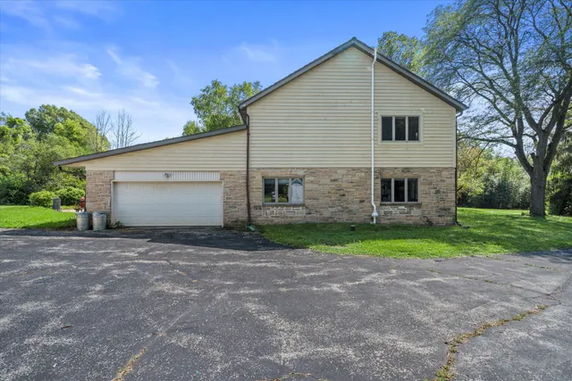 $849,900 | 2416 West Dean Court, River Hills, WI 53217