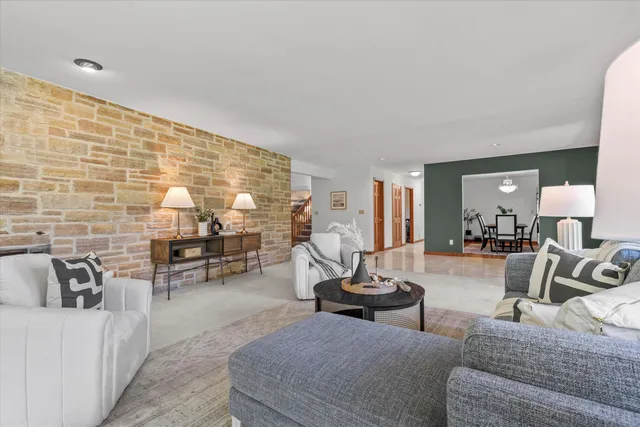 $849,900 | 2416 West Dean Court, River Hills, WI 53217