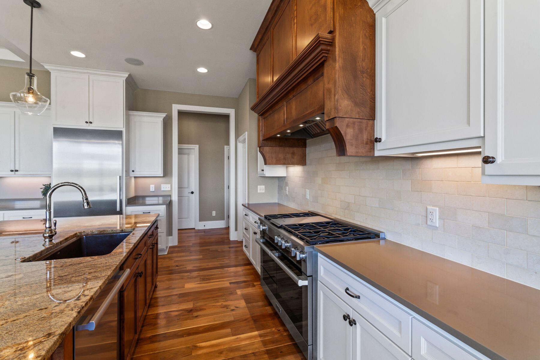 N33W29424 Millridge Road Delafield, WI 53072 - Photo 12 of 60 Kitchen