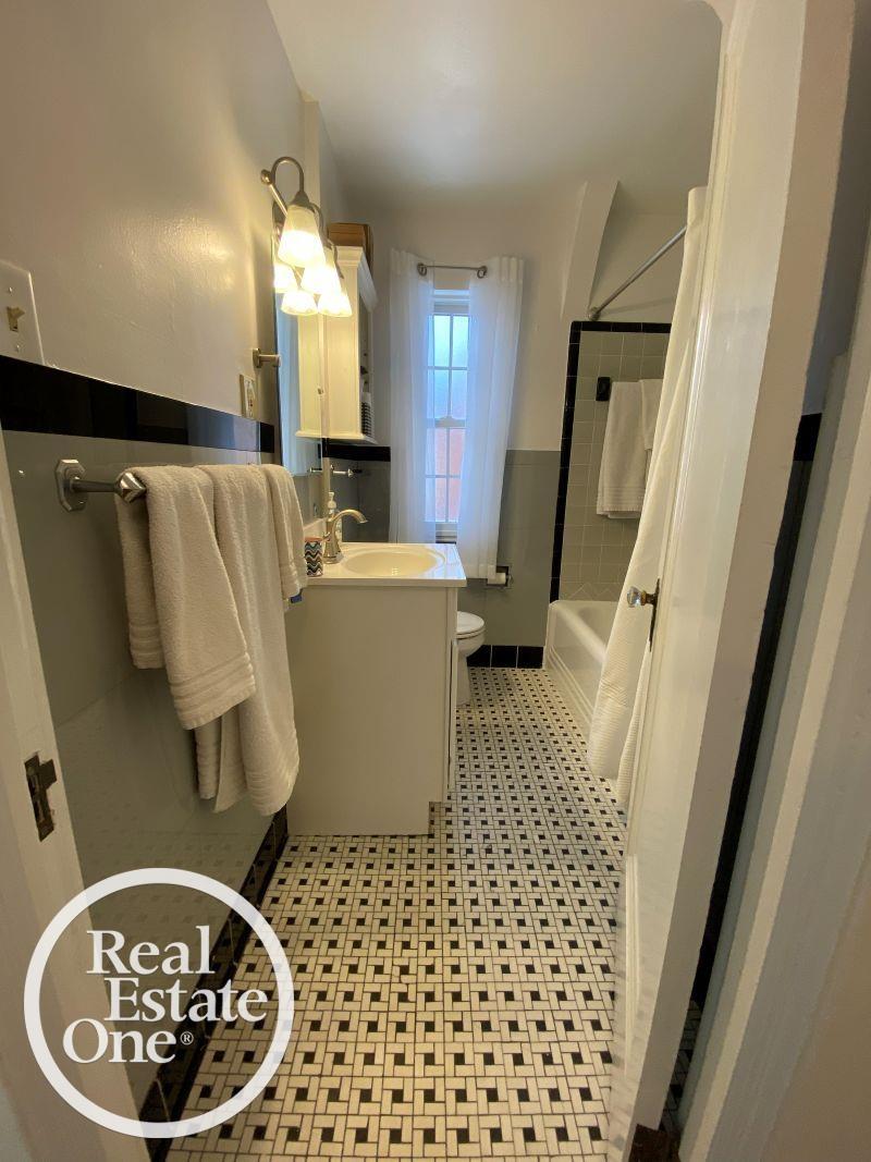 897 Rivard Boulevard Grosse Pointe, MI 48230 - Photo 25 of 42 50212858-17d7c43b-bb8f-4566-a72e-35afbeab0d6d.JPG