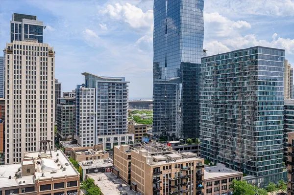$279,900 | 1255 South State Street, Unit 1913, Chicago, IL 60605